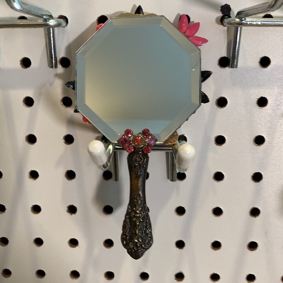 MINNIE and Mickey in Liberty Square Hand Mirror. Small 3” $48 - Picture 4 of 5